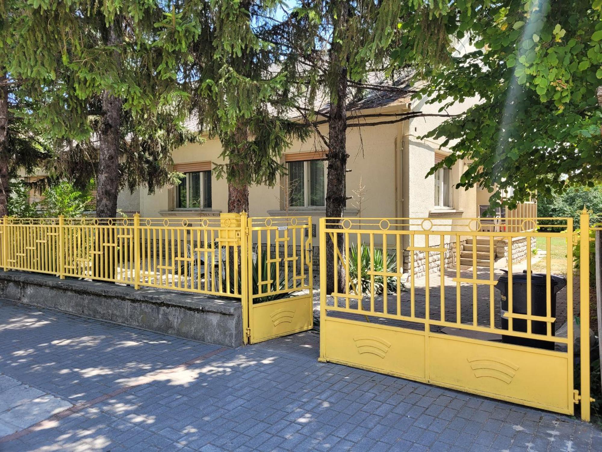 Tulipan Vendeghaz Apartment Siofok Exterior photo