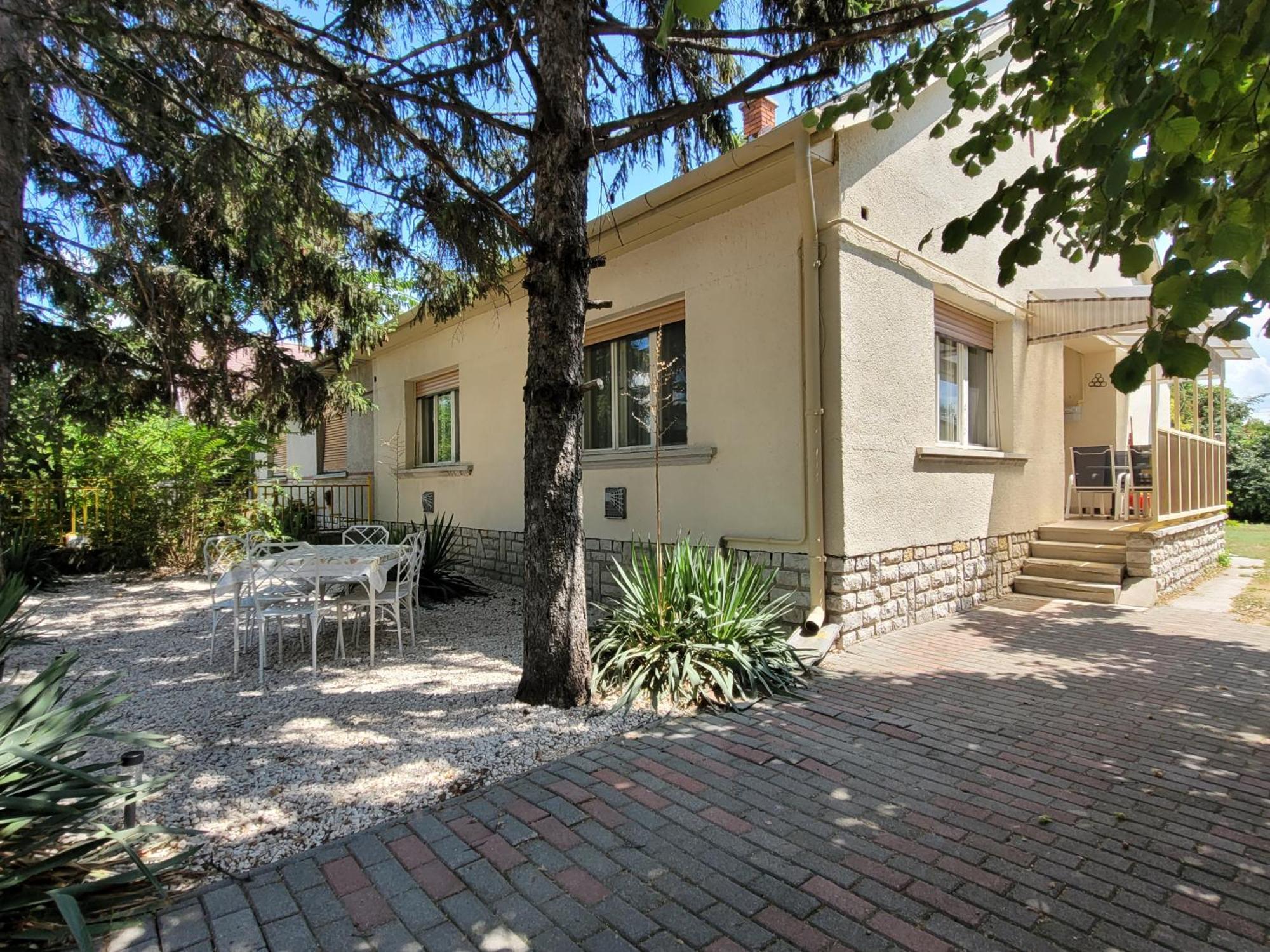 Tulipan Vendeghaz Apartment Siofok Exterior photo